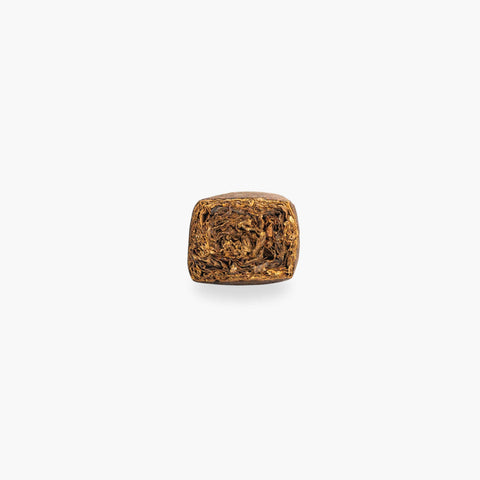 Cross-section of the Aging Room Quattro Nicaragua Maestro cigar foot, showing the multi-filler Nicaraguan blend - Toro Puro